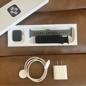 Apple Watch SE 2nd Gen 40mm GPS  + Charger + Extra Bands